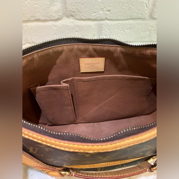 Louis Vuitton Handbag - Picture 3 of 4